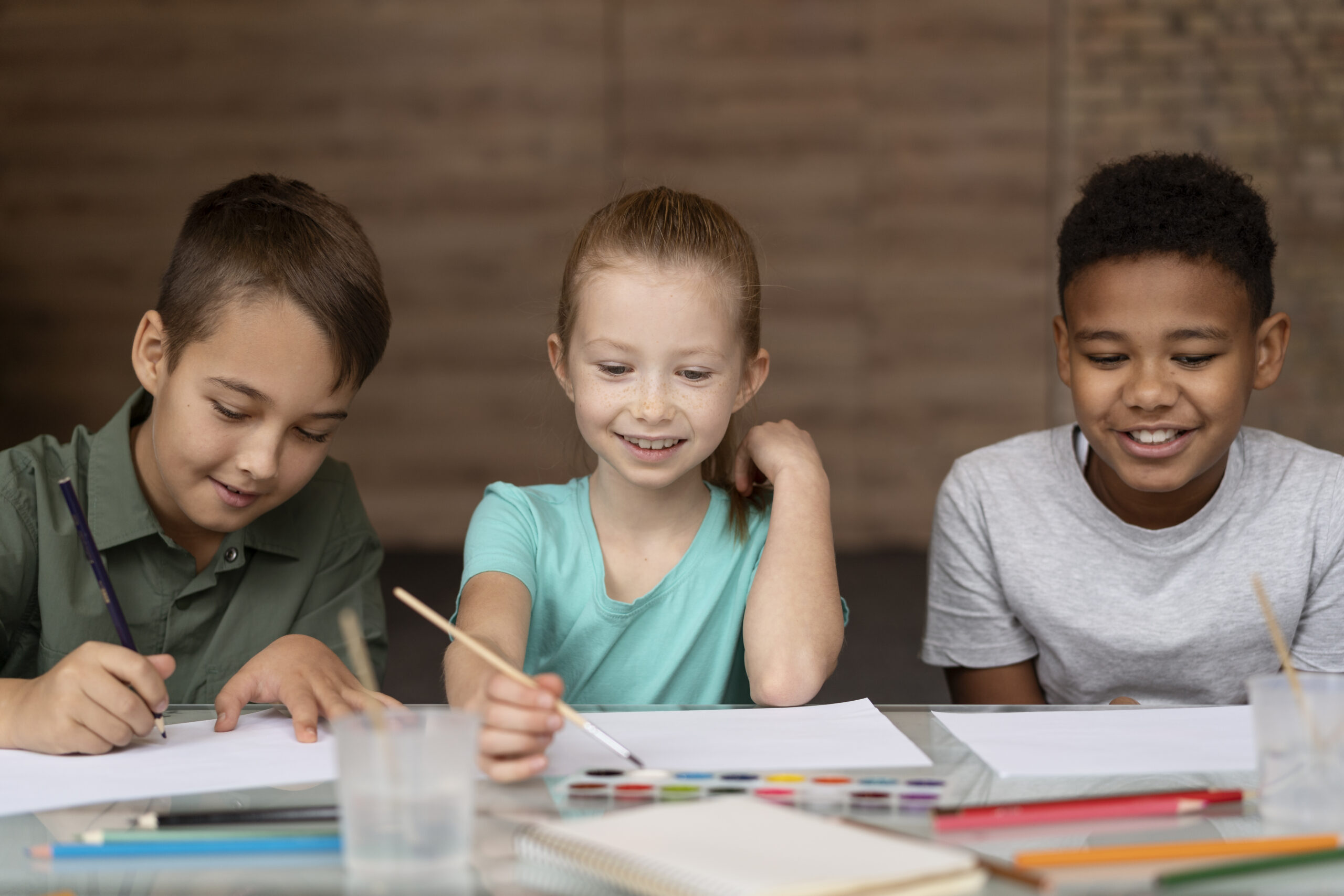 cuadro-ninos-felices-de-tiro-medio